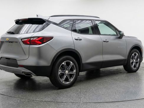 Used 2025 Chevrolet Blazer LT FWD image 9