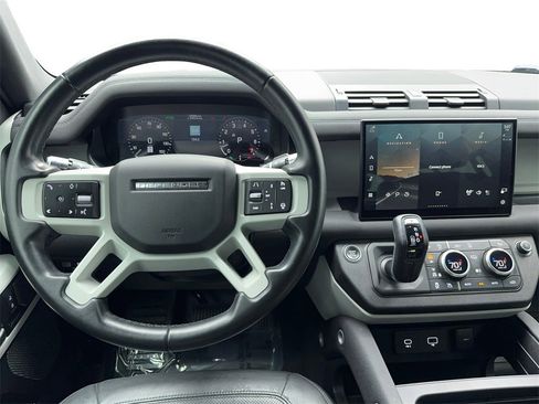 Used 2022 Land Rover Defender 110 SE image 17