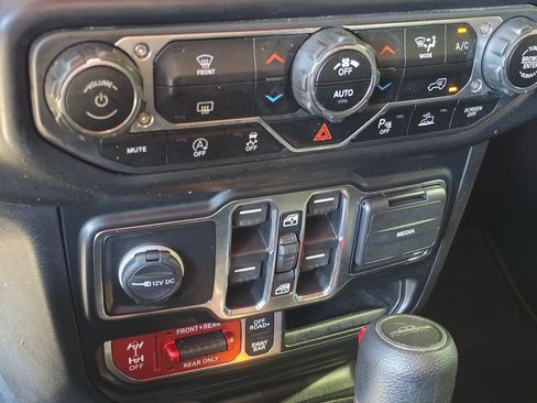 Used 2021 Jeep Gladiator Rubicon AWD/4WD image 19