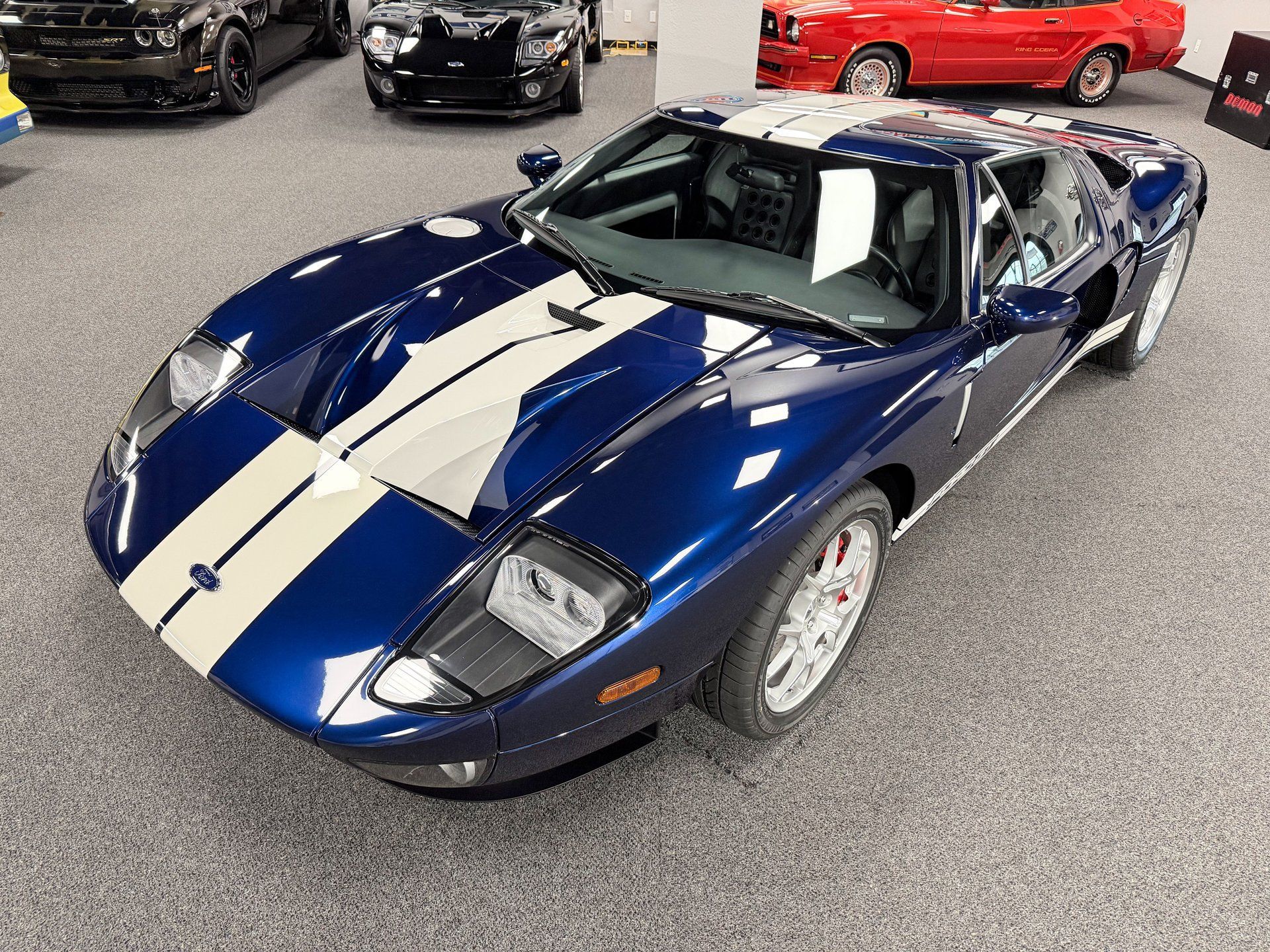 Used 2006 Ford GT RWD image 31
