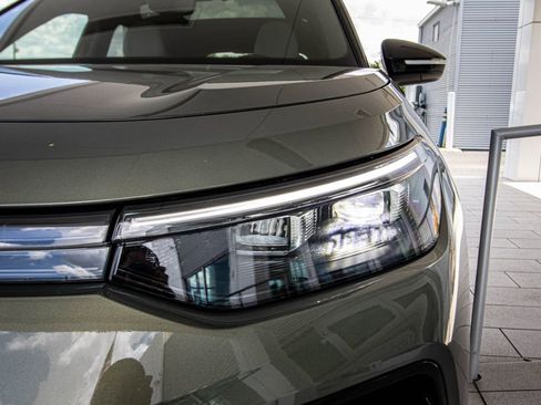 New 2026 Volkswagen Tiguan SE R-Line FWD image 7