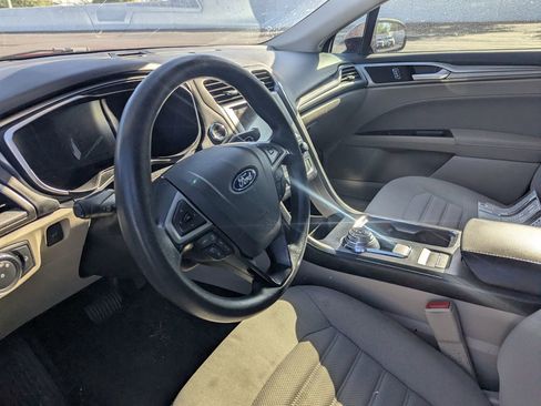 Used 2019 Ford Fusion SE image 9