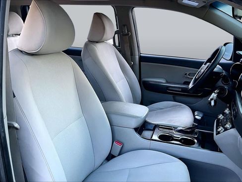 Used 2019 Kia Sedona LX FWD image 9