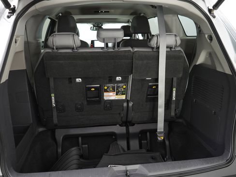 Used 2021 Toyota Sienna XLE image 9