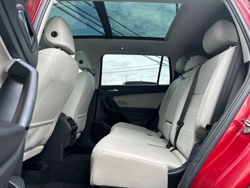 Used 2019 Volkswagen Tiguan SE w/ Panoramic Sunroof Package image 13