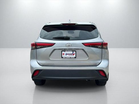 Certified 2023 Toyota Highlander XLE image 6