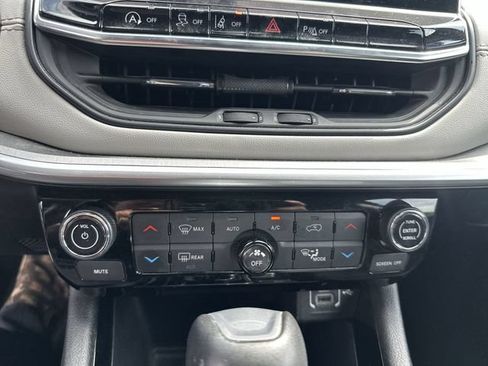 Used 2025 Jeep Compass Limited AWD/4WD image 18