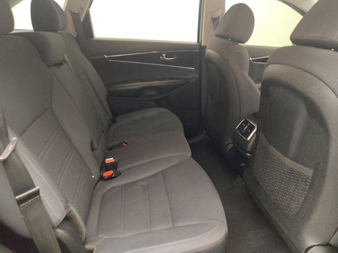 Used 2019 Kia Sorento LX image 19