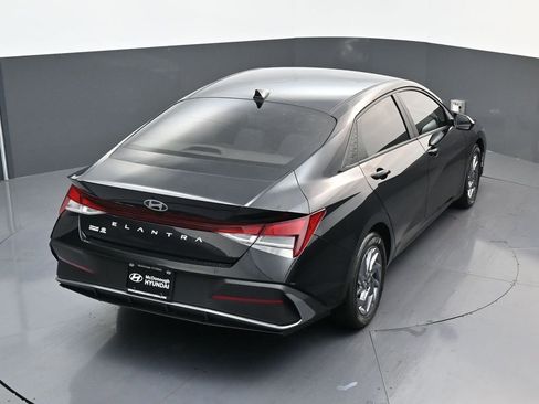Certified 2024 Hyundai Elantra SEL image 15