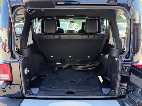Used 2015 Jeep Wrangler Unlimited Sahara w/ Connectivity Group AWD/4WD image 27