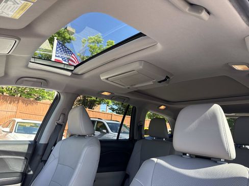 Used 2019 Honda Pilot Elite image 3