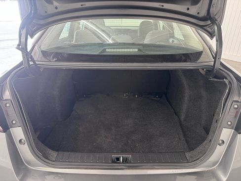 Used 2021 Nissan Versa S FWD image 13