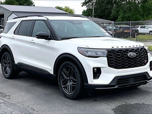 Used 2025 Ford Explorer ST AWD/4WD image 1