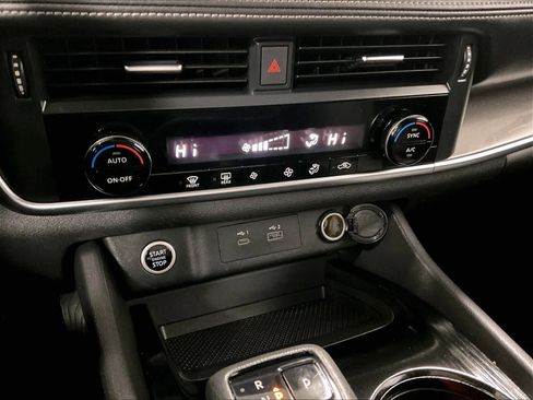 Used 2023 Nissan Rogue SV image 25