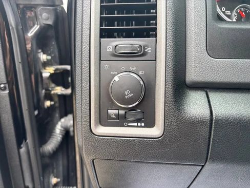 Used 2015 RAM 1500 Express RWD image 13