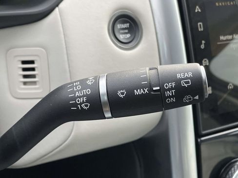 Used 2025 Land Rover Discovery S image 15