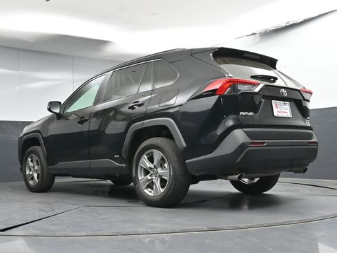 Used 2025 Toyota RAV4 XLE image 28
