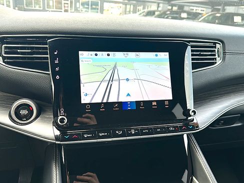 Used 2024 Jeep Wagoneer L Series II image 32