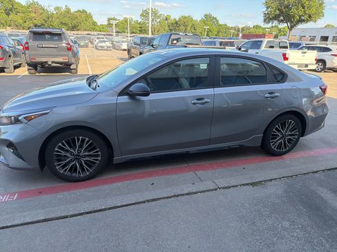 Used 2023 Kia Forte GT-Line w/ GT-Line Premium Package FWD image 4