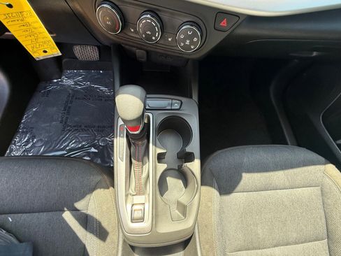 Used 2024 Chevrolet Trax RS w/ Sunroof Package image 23