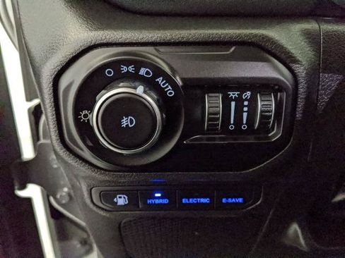 Used 2022 Jeep Wrangler Unlimited Sahara AWD/4WD image 13