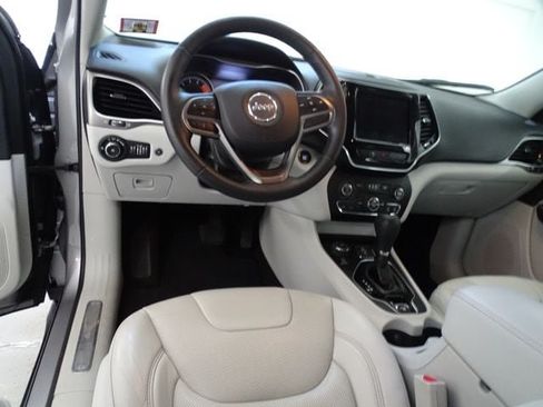 Used 2019 Jeep Cherokee Limited AWD/4WD image 5