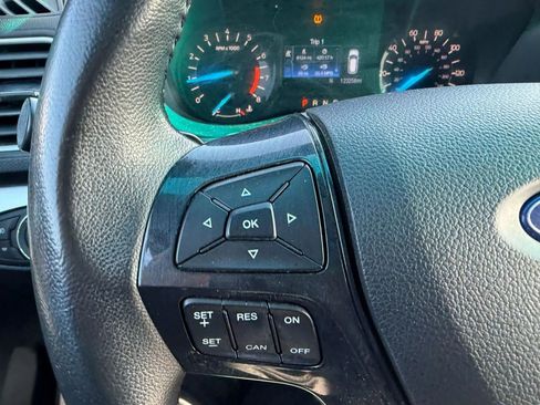 Used 2017 Ford Explorer XLT AWD/4WD image 13