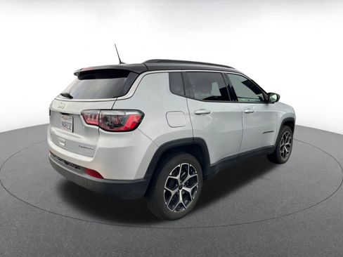 Used 2025 Jeep Compass Limited image 7