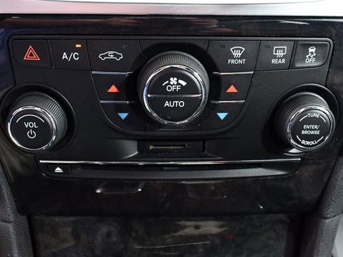 Used 2014 Chrysler 300 C w/ Harman/Kardon Audio Group image 28