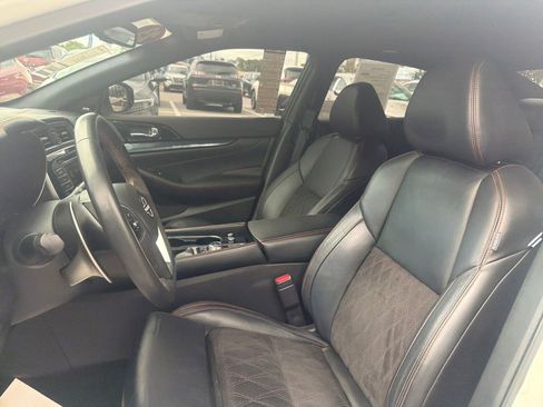 Certified 2023 Nissan Maxima SR w/ Sport Mat Group image 17