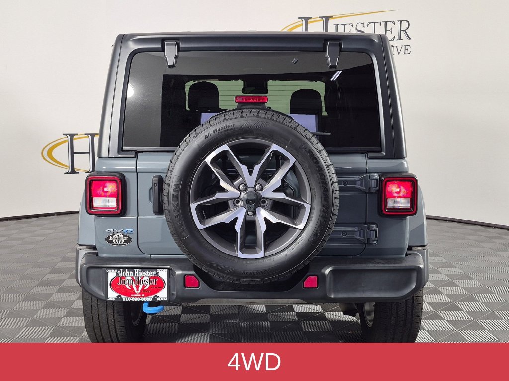 Used 2024 Jeep Wrangler Unlimited w/ Convenience Group AWD/4WD image 5