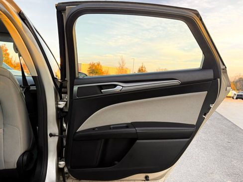 Used 2018 Ford Fusion S image 15