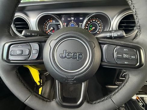 Used 2023 Jeep Gladiator Sport AWD/4WD image 24