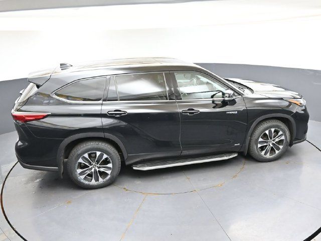 Used 2021 Toyota Highlander XLE AWD/4WD image 42