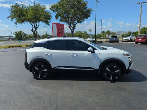 Certified 2025 Nissan Kicks SR FWD image 3