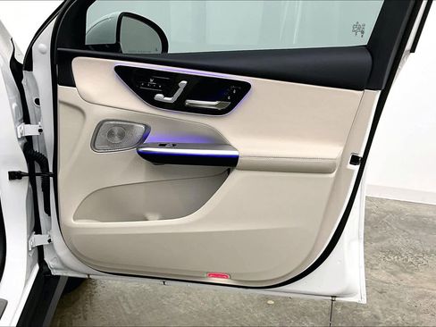 Used 2025 Mercedes-Benz GLC 300 4MATIC image 27