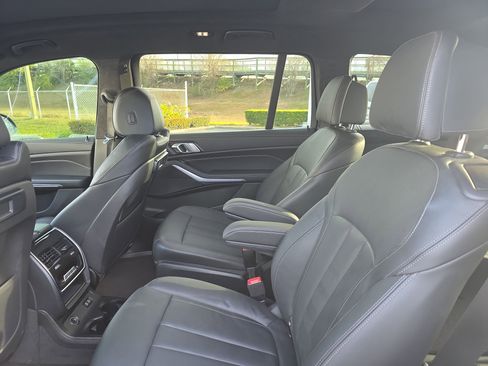 Used 2022 BMW X7 xDrive40i w/ M Sport Package image 12
