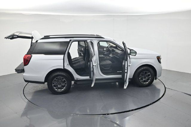 Used 2025 Ford Expedition Active RWD image 48