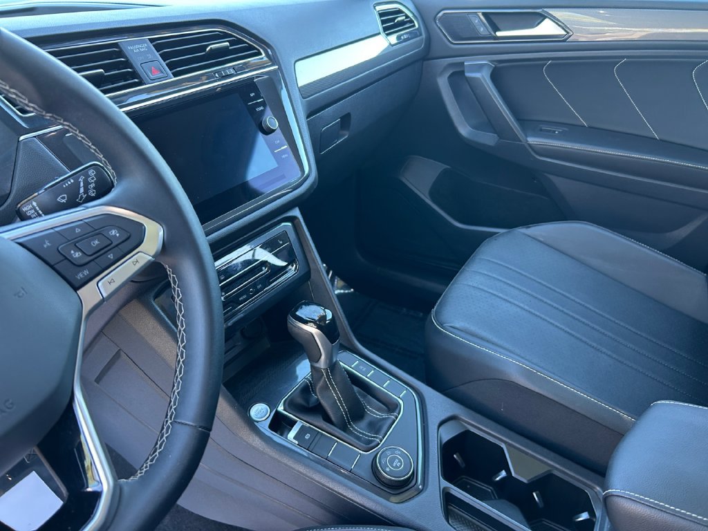 Used 2022 Volkswagen Tiguan SE AWD/4WD image 11