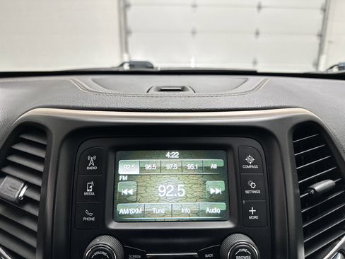 Used 2015 Jeep Cherokee Sport image 27