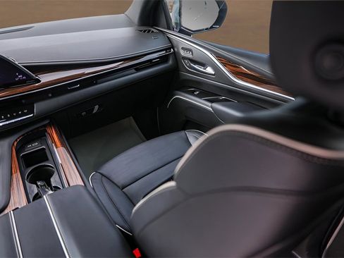 Used 2023 Cadillac Escalade Premium Luxury image 29