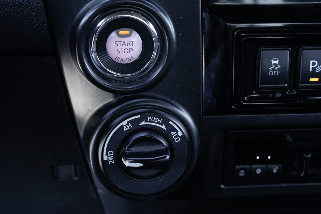 Used 2021 Nissan Titan PRO-4X w/ Pro-4x Utility Package AWD/4WD image 32