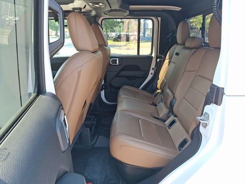 Used 2020 Jeep Gladiator Overland AWD/4WD image 12