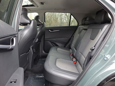 Used 2023 Kia Niro EX Touring image 10