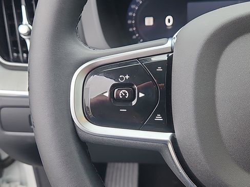 Used 2025 Volvo XC60 T8 Plus w/ Climate Package image 18