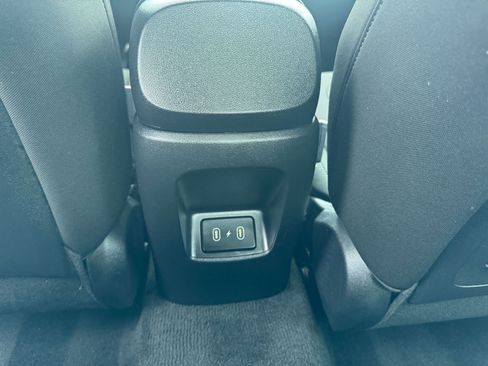 Used 2025 Hyundai Elantra SEL image 24