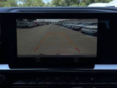 Used 2023 Chevrolet Silverado 1500 LT AWD/4WD image 19