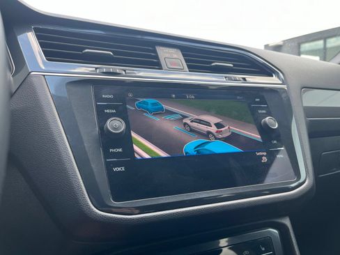 Certified 2023 Volkswagen Tiguan SE R-Line FWD image 25