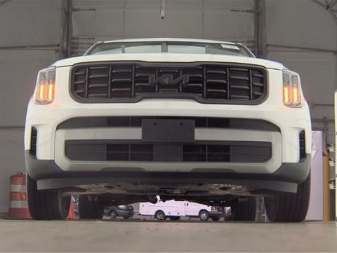 Used 2024 Kia Telluride S image 4