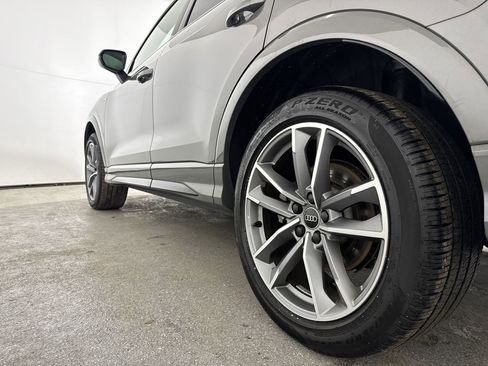 Used 2025 Audi Q3 2.0T Premium image 8